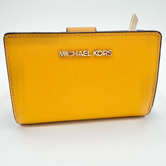 NWT Michael Kors yellow compact wallet - Picture 1 of 2